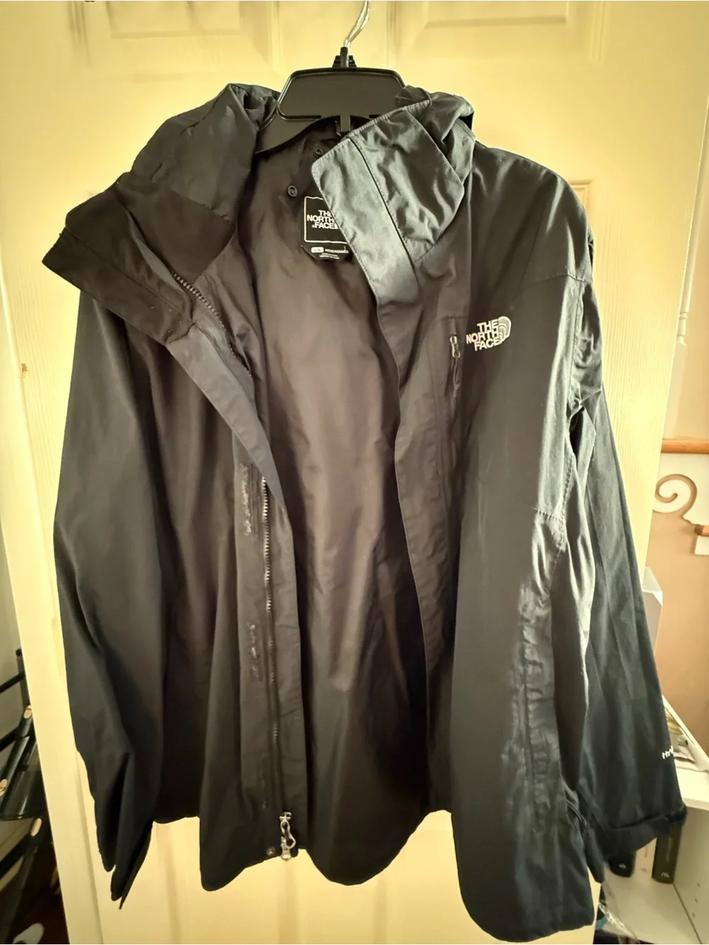 The North Face Men’s HyVent Waterproof Rain Jacket Black Size L